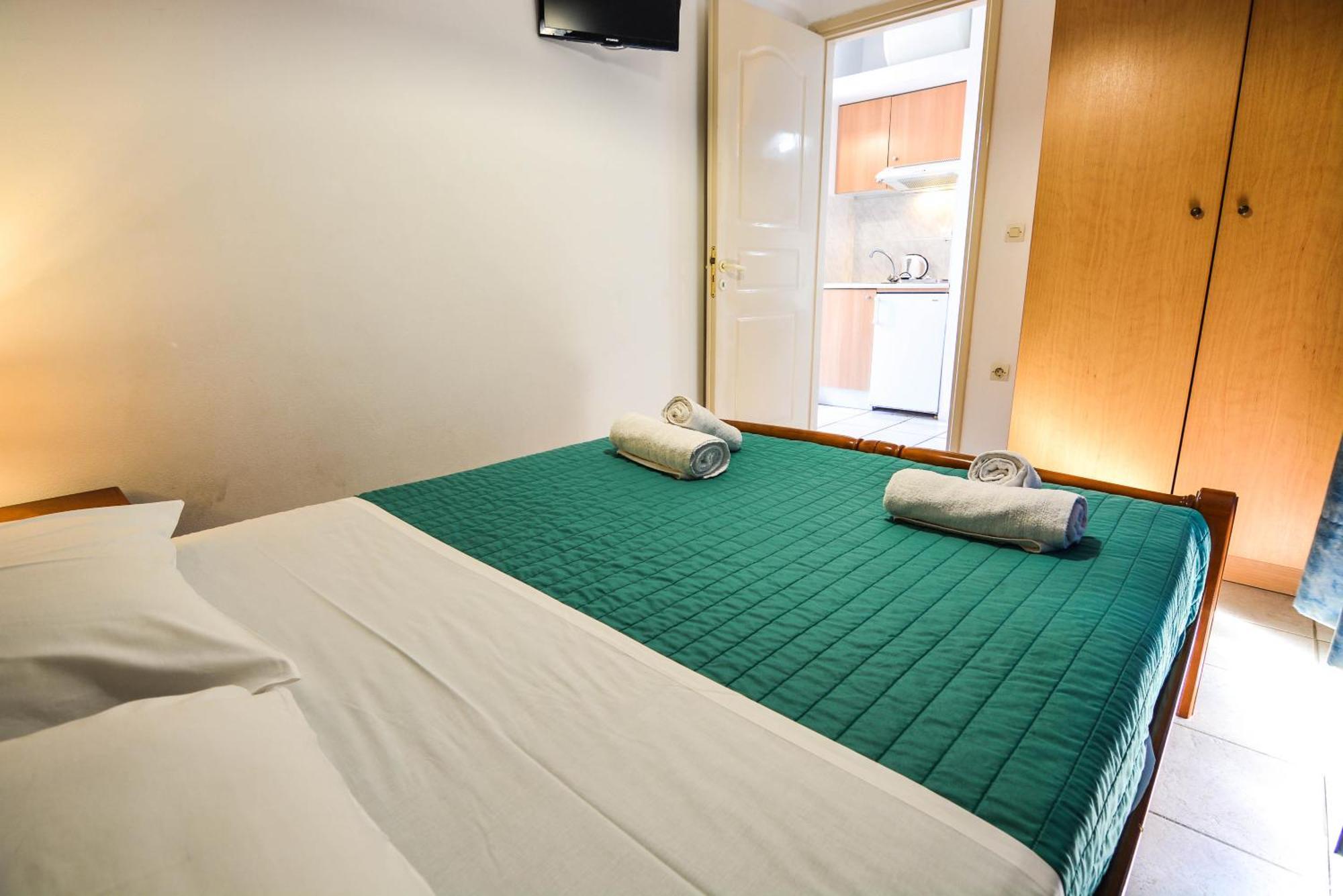 Epavlis Apartments Порто Хели Экстерьер фото