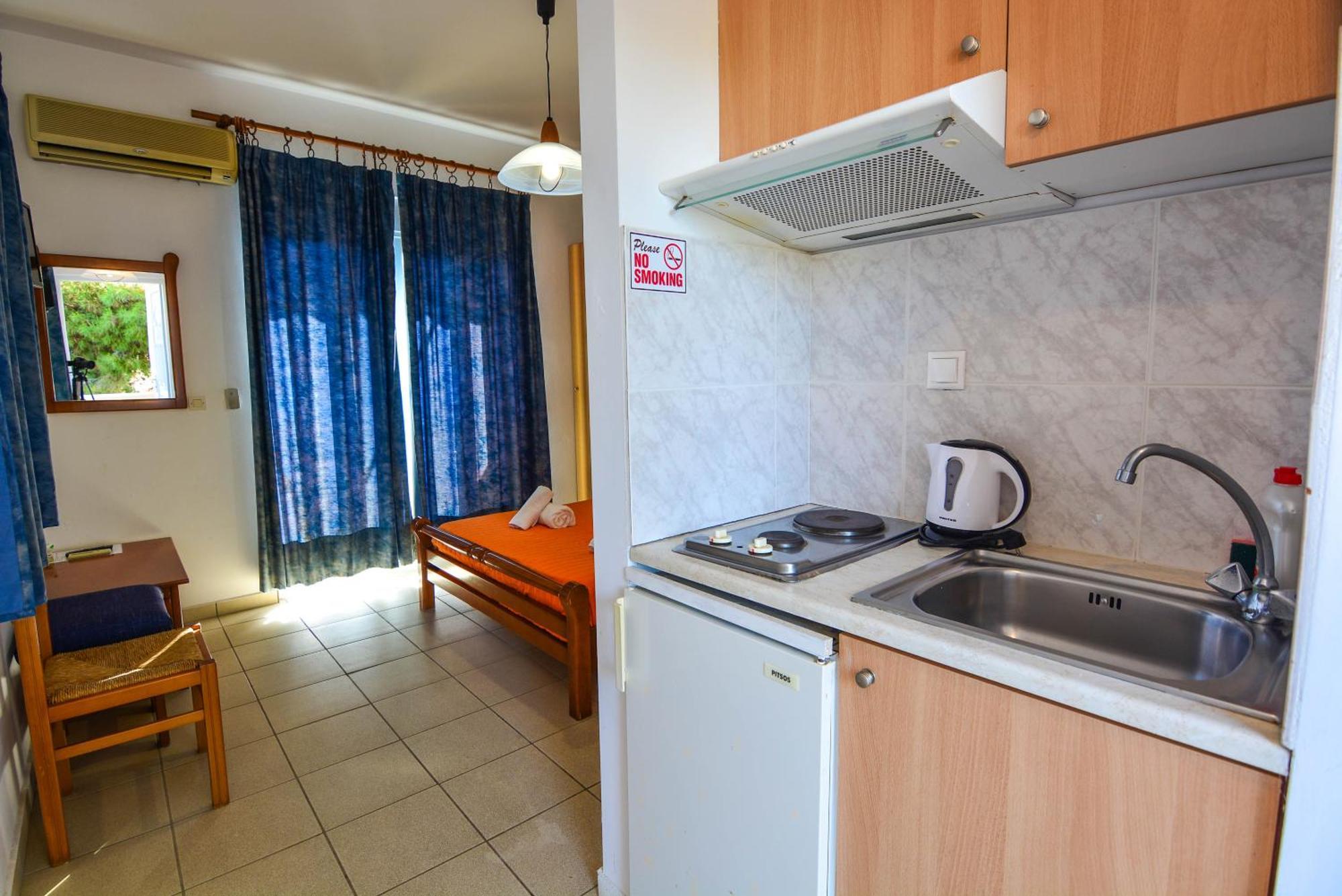 Epavlis Apartments Порто Хели Экстерьер фото